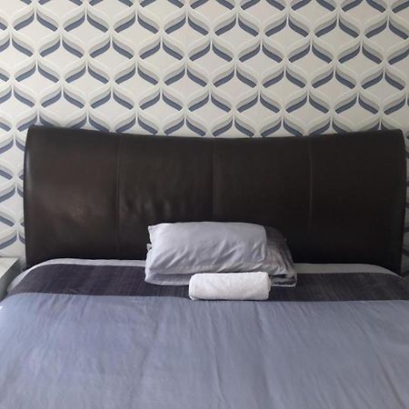 Superking Bedroom Close To The A30 Camborne Exterior photo