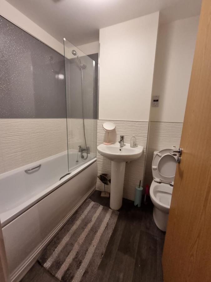Superking Bedroom Close To The A30 Camborne Exterior photo