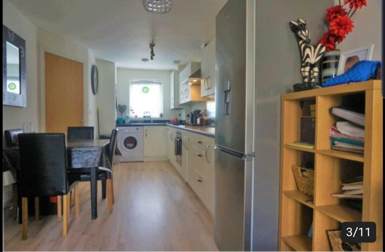 Superking Bedroom Close To The A30 Camborne Exterior photo