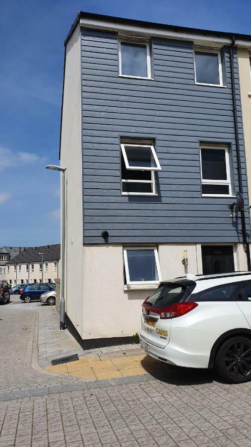 Superking Bedroom Close To The A30 Camborne Exterior photo